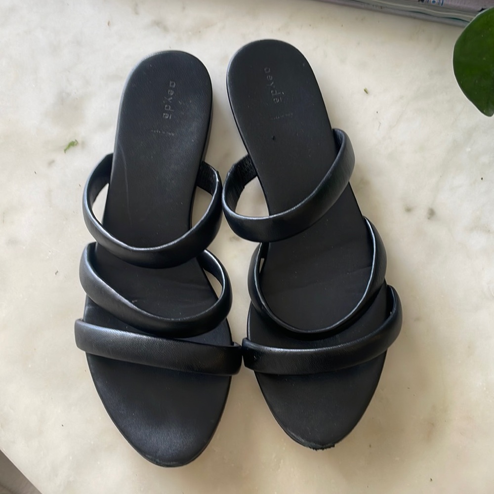 Aeyde Chrissy black leather sandals